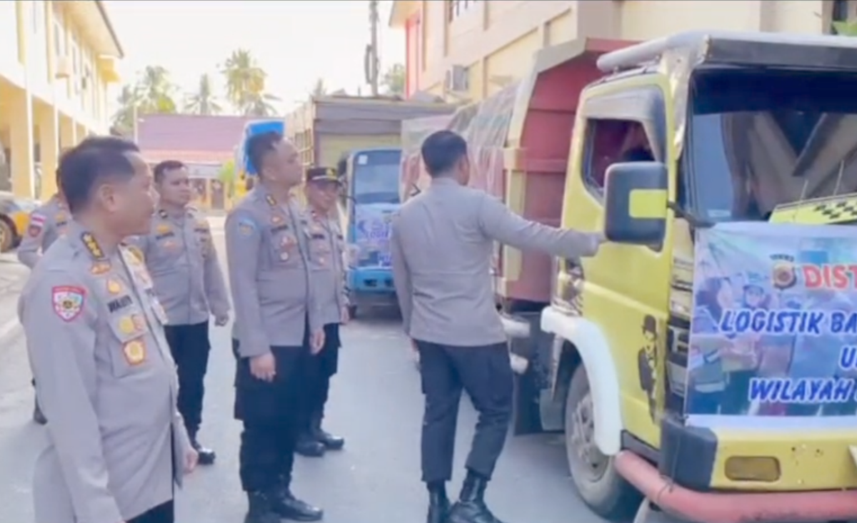 Wujudkan Kepedulian Polri, Polres Aceh Timur Salurkan Bantuan Logistik Kapolri ke 14 Titik Pengungsian Banjir