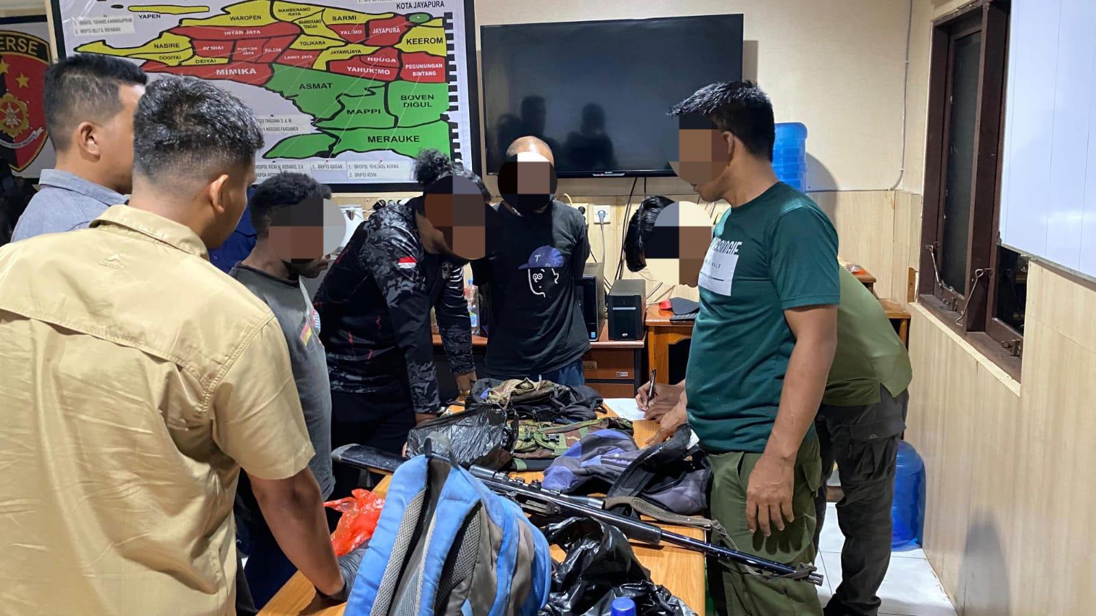 Satgas Damai Cartenz Bongkar Jaringan Pembelian Senjata untuk KKB di Papua, Lima Orang Jadi Tersangka