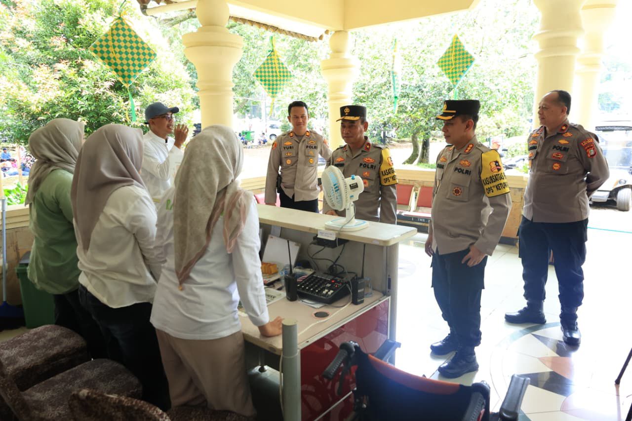 Tinjau Kawasan Wisata Ragunan, Polri Pastikan Keselamatan dan Kenyaman Masyarakat Saat Libur Lebaran