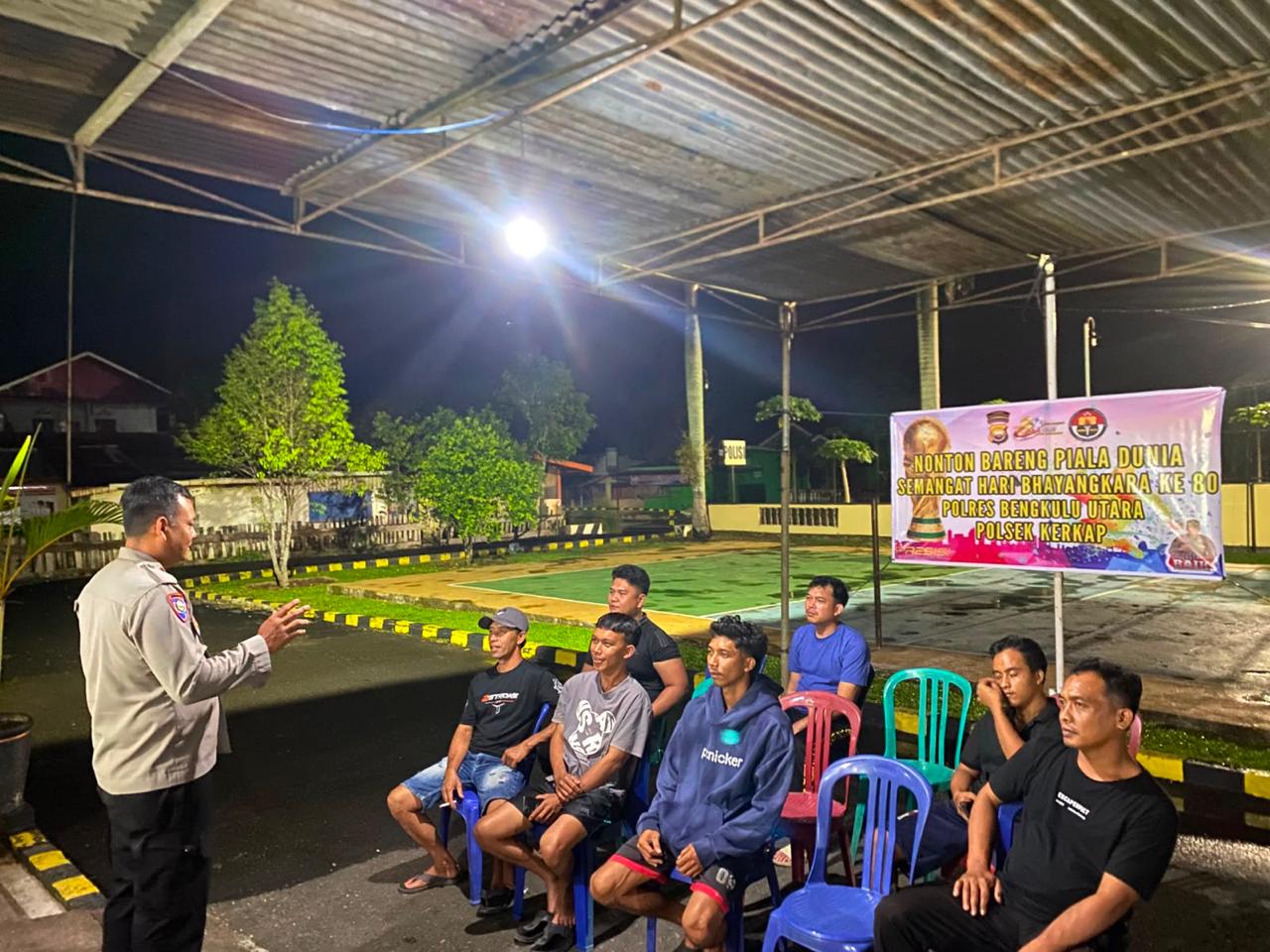 Dalam Rangka Hari Bhayangkara ke-80 Tahun 2026, Kapolres Bengkulu Utara Nobar Piala Dunia Bersama Masyarakat