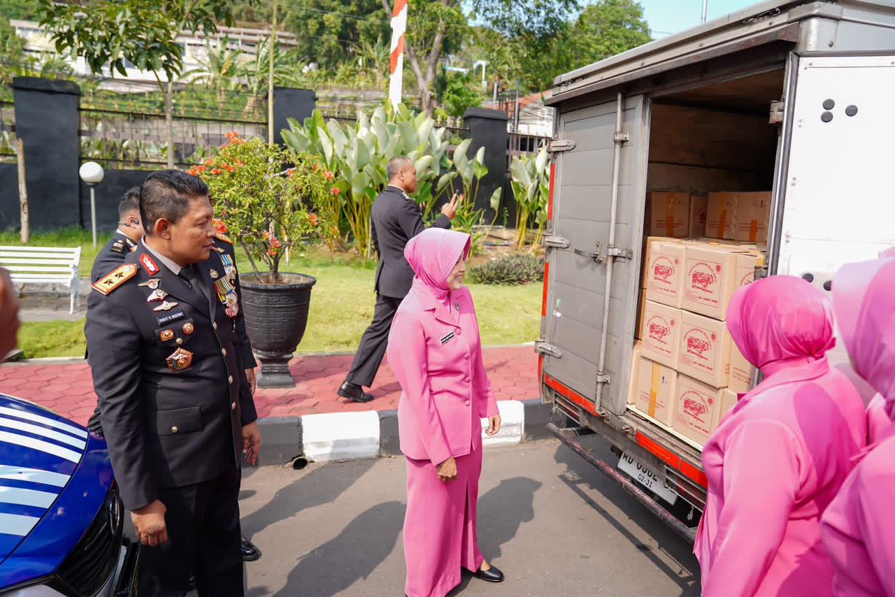 Polda Jateng Kirim 10 Truk Bantuan dan Tim Medis untuk Korban Gempa NTT