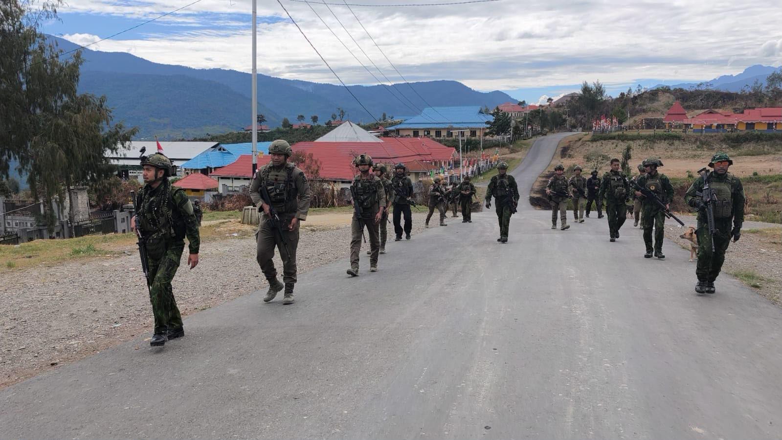 Jelang HUT ke-81 RI, Satgas Kepolisian Operasi Damai Cartenz Bersama Satgas TNI Perkuat Pengamanan di Intan Jaya